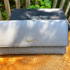 Calvin Klein Fold Over Wallet in flat grey